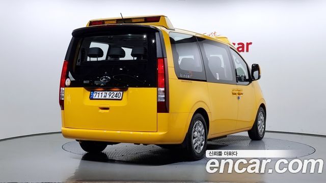 Hyundai Staria 2023 thumb 3