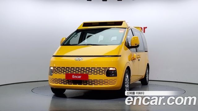 Hyundai Staria 2023 thumb 4