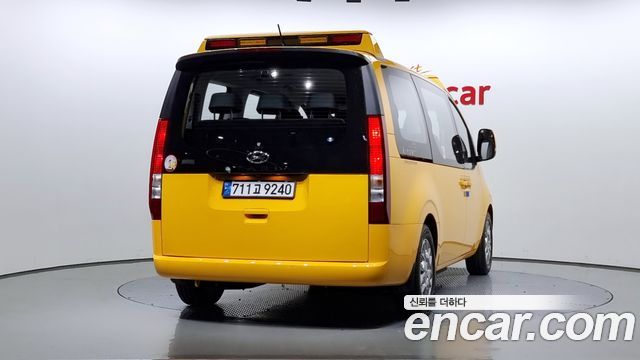 Hyundai Staria 2023 thumb 5