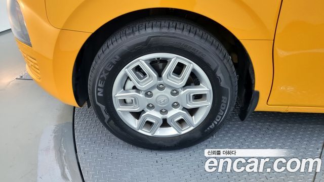 Hyundai Staria 2023 thumb 6