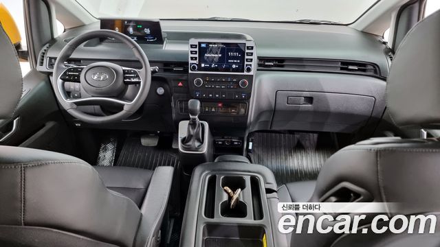 Hyundai Staria 2023 thumb 8