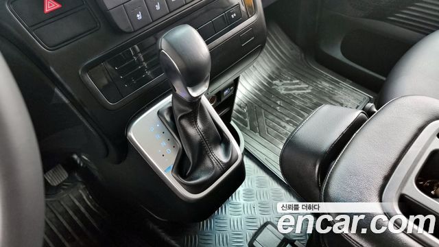 Hyundai Staria 2023 thumb 9