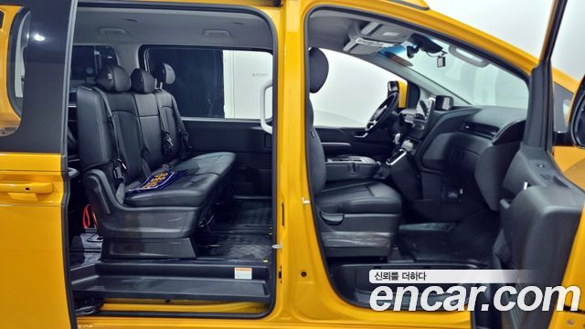 Hyundai Staria 2023 thumb 10