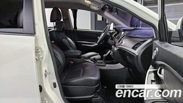 SsangYong Korando 2016 thumb 10