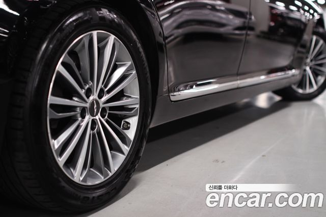 Genesis G90 2018 thumb 6