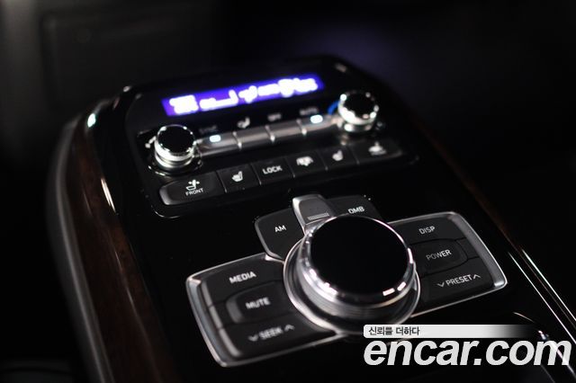 Genesis G90 2018 thumb 10