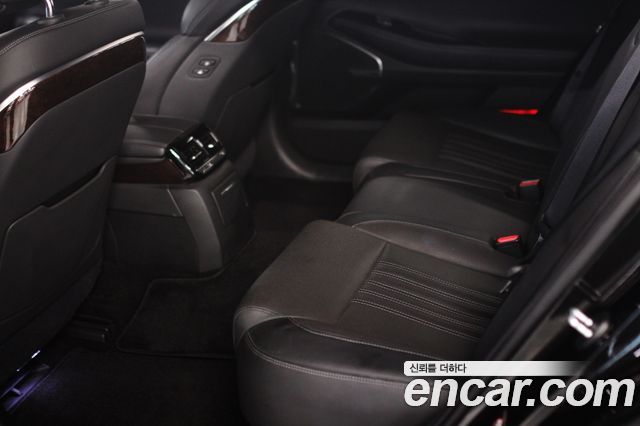 Genesis G90 2018 thumb 12