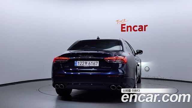 Maserati Quattroporte 2018 thumb 5