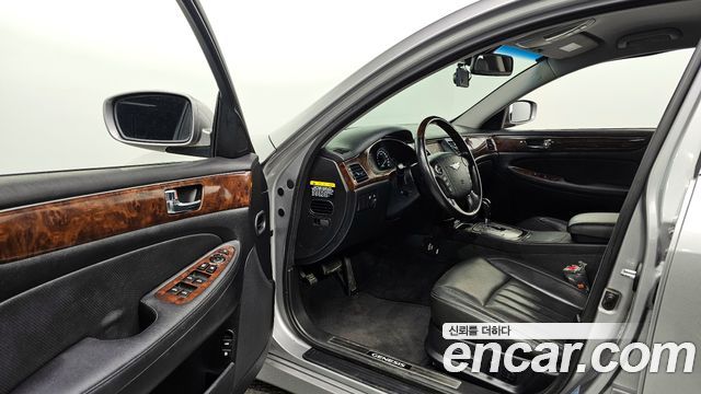 Hyundai Genesis 2011 thumb 10