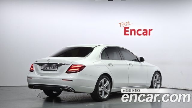 Mercedes-Benz E-Class 2018 thumb 3