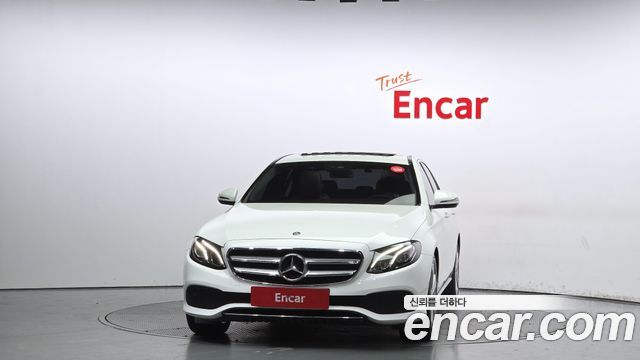 Mercedes-Benz E-Class 2018 thumb 4