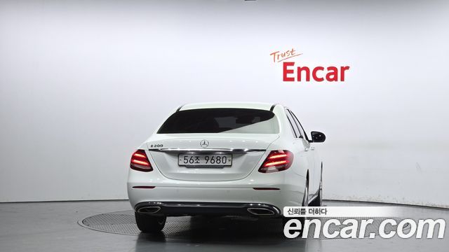 Mercedes-Benz E-Class 2018 thumb 5