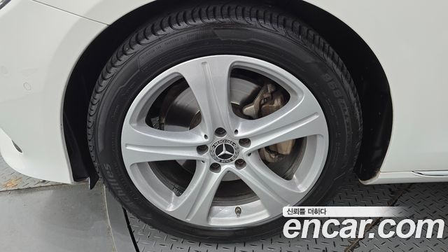 Mercedes-Benz E-Class 2018 thumb 6