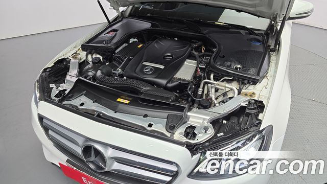 Mercedes-Benz E-Class 2018 thumb 7