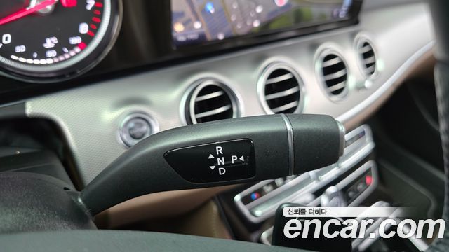 Mercedes-Benz E-Class 2018 thumb 9