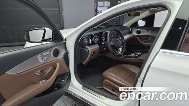 Mercedes-Benz E-Class 2018 thumb 10