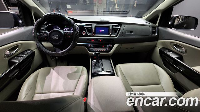 Kia Carnival 2014 thumb 8