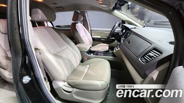 Kia Carnival 2014 thumb 10