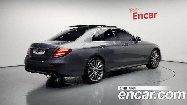 Mercedes-Benz E-Class 2019 thumb 3