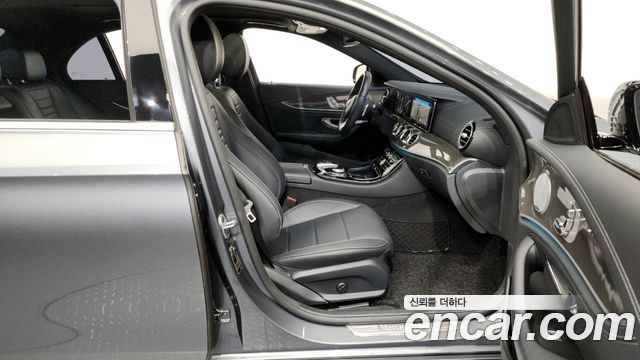 Mercedes-Benz E-Class 2019 thumb 11
