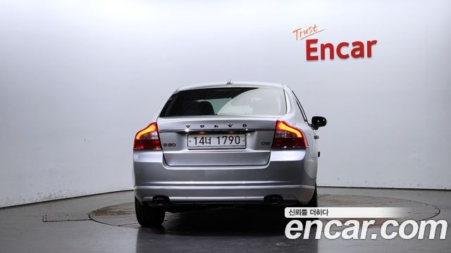 Volvo S80 2011 thumb 4