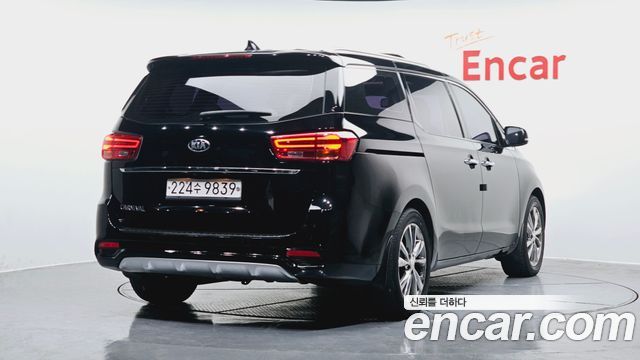 Kia Carnival 2018 thumb 3