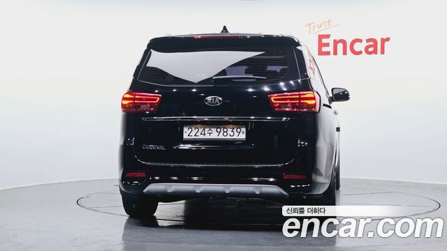 Kia Carnival 2018 thumb 5
