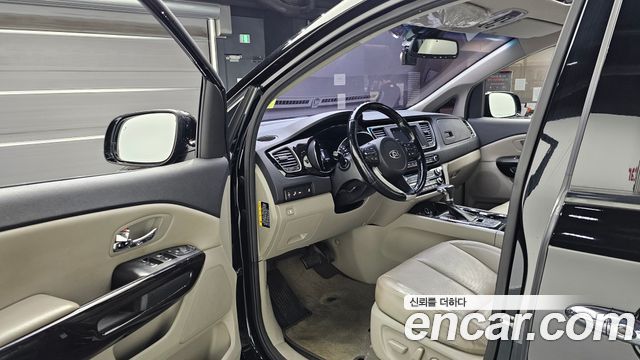 Kia Carnival 2018 thumb 10