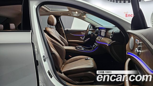 Mercedes-Benz E-Class 2020 thumb 10
