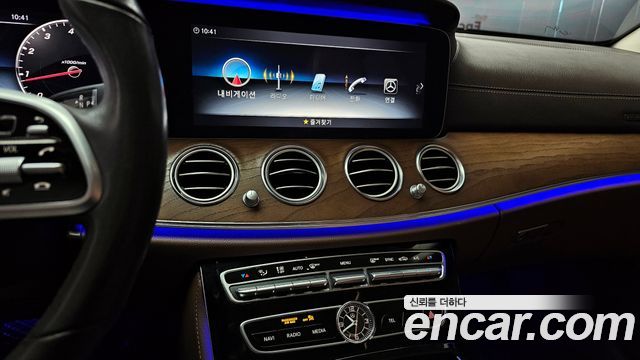 Mercedes-Benz E-Class 2020 thumb 12