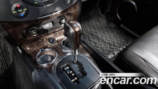 SsangYong Rexton 2012 thumb 10