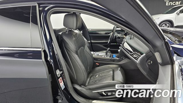 BMW 7 серии 2017 thumb 10
