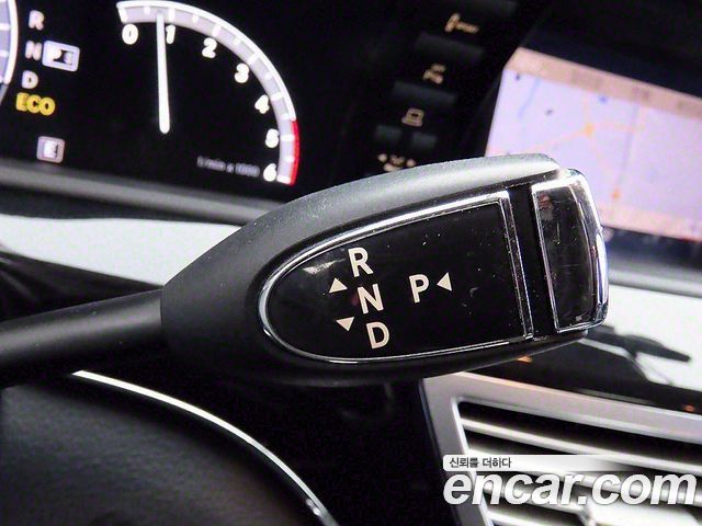 Mercedes-Benz S-Class 2013 thumb 10