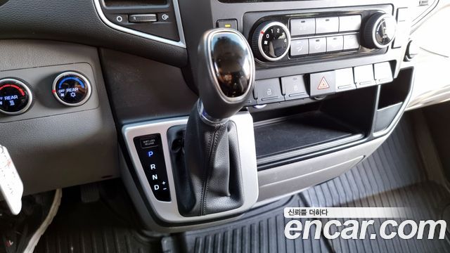 Hyundai Staria 2018 thumb 10