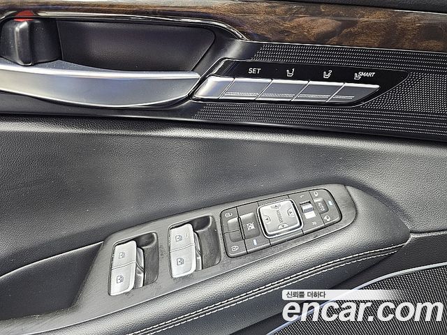 Genesis G90 2019 thumb 12