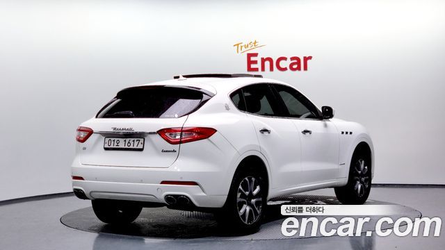 Maserati Levante 2018 thumb 3