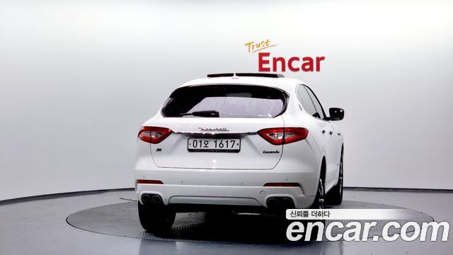Maserati Levante 2018 thumb 5