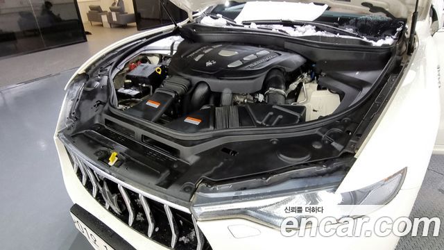 Maserati Levante 2018 thumb 7