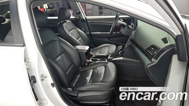 Hyundai Avante 2017 thumb 10