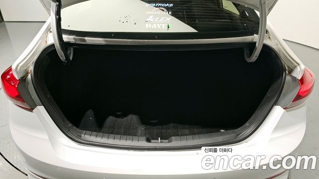 Hyundai Avante 2017 thumb 12