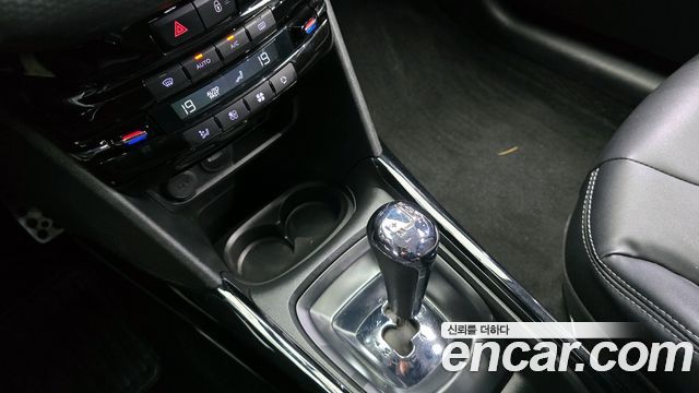 Peugeot 2008 2015 thumb 10
