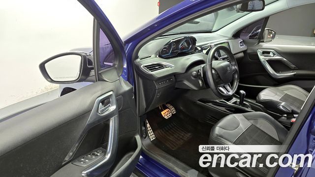 Peugeot 2008 2015 thumb 11