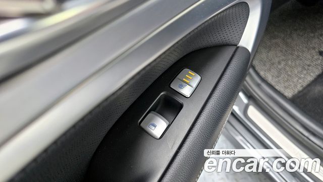 Genesis G70 2019 thumb 11