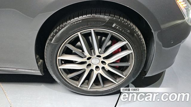 Maserati Ghibli 2019 thumb 6