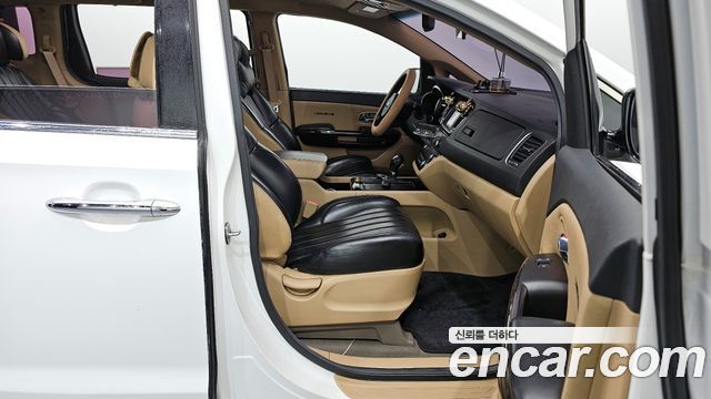 Kia Carnival 2016 thumb 12