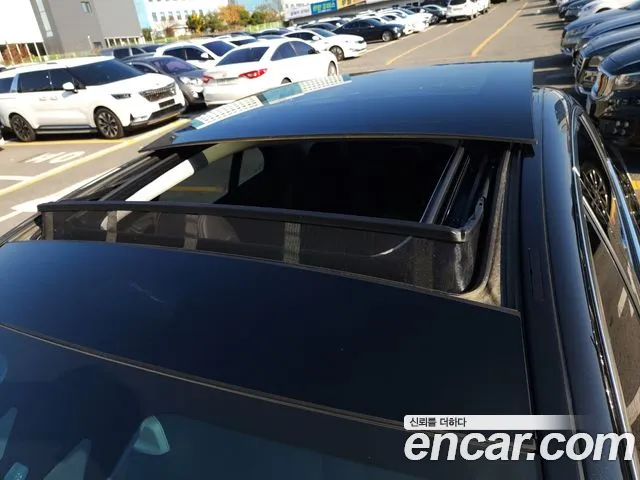 Mercedes-Benz E-Class 2020 thumb 10
