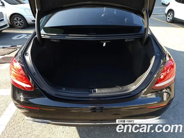 Mercedes-Benz E-Class 2020 thumb 5