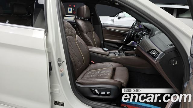 BMW 5 серии 2018 thumb 11