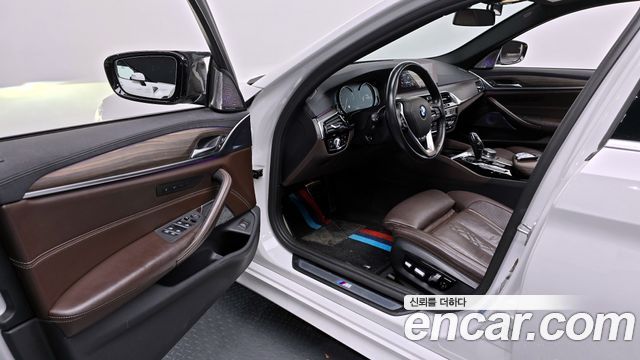 BMW 5 серии 2018 thumb 12