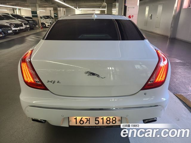 Jaguar XJ 2013 thumb 7